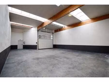 unité pme de 138 m² avec grande hauteur – vichte