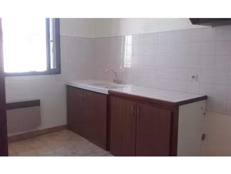 location appartement 3 pièces 63 m² à corneilhan (34490)  530 €