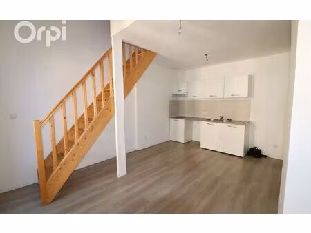 location appartement  m² t-2 à roquevaire  680 €