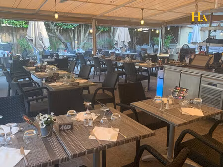 magnifique restaurant  très belle opportunité  bon chiffre d'affaires.