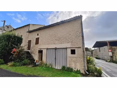 vente immeuble 3 pièces 87 m² à vouharte (16330)  12 500 €