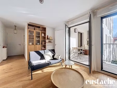 charmant 3 pièces  clair et calme avec un espace extérieur!