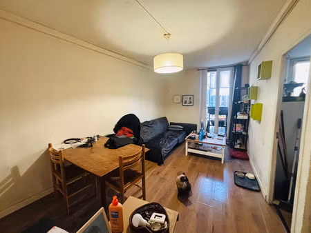 toulon est  quartier st jean  appartement t3 traversant loué