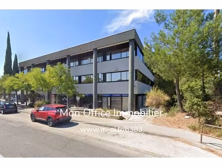 référence : 6386-fbr - local de 60 m² avec 2 parkings - av du club hippique