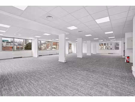 location bureaux 737 m² (divisibles à partir de 93 m²)