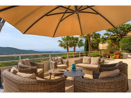 maison d'architecte vue sur mer avec piscine