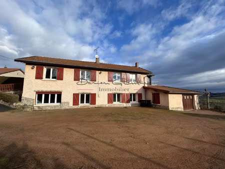maison d'habitation élevée sur sous-sol complet avec terrain