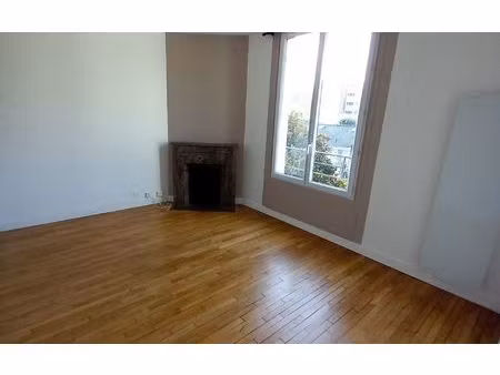 location appartement  m² t-2 à clamart  1 035 €