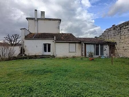 au calme  maison de plain-pied  deux chambres  jardin