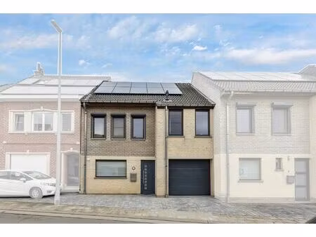 instapklare woning met garage en tuin