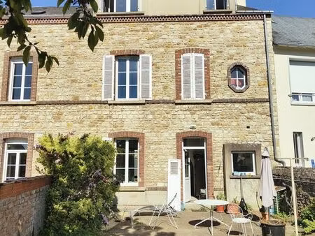 maison de ville 8 pièces 142 m²