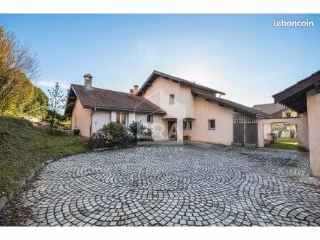 propriété 6 pièces 231 m²