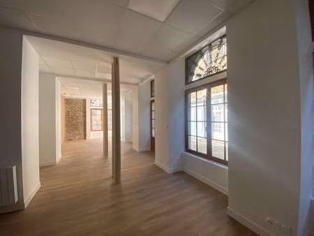 location bureaux et commerces à dinan (22100) : à louer / 59m² dinan