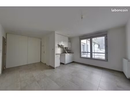 studio 1 pièce 28 m²