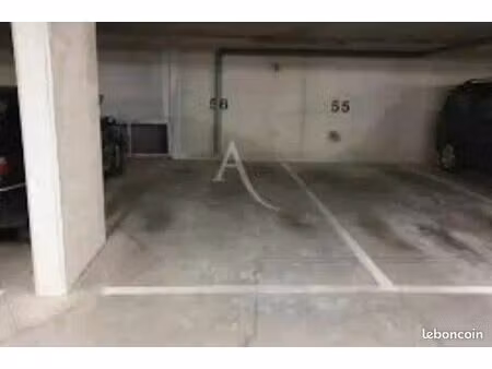 parking/box 1 pièce 14 m²