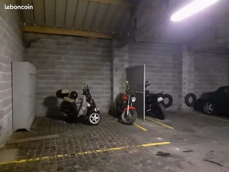 parking couvert moto/scooter