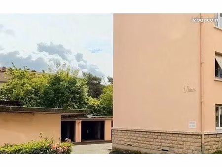 à louer : garage  parking privé et box