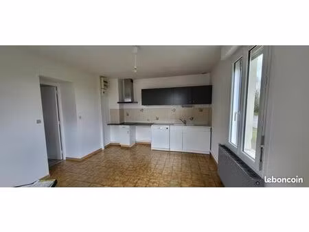 a louer maison 90m2 avec dépendances martigné-sur-mayenne