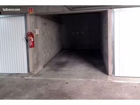 location place de parking couverte – proche gare cergy le haut