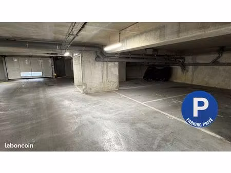 1 place de parking couvert a louer