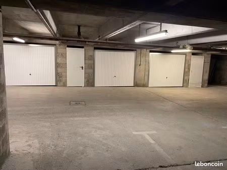 garage dans parking sécurisé