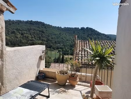 location meublée maison t3 ansouis terrasse vue luberon