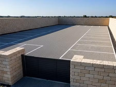 terrain sous surveillance vidéo