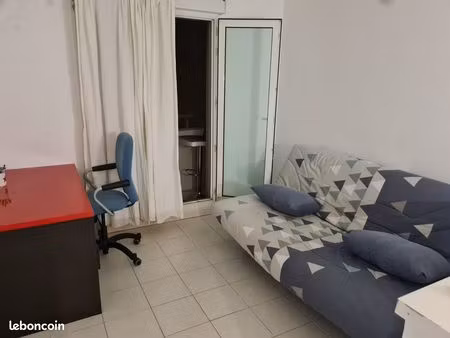 studio meublé avec balcon dans le 5eme