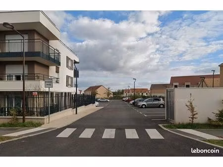 place de parking à montlhéry