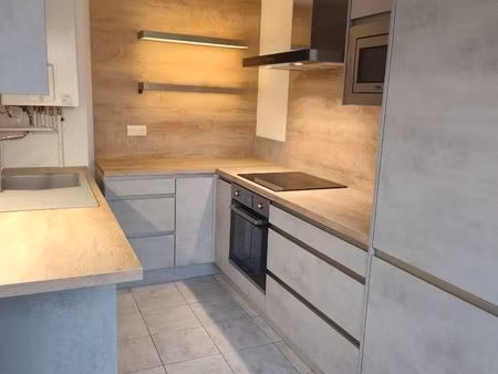 t2 meublé/ parking/ fac sciences et artem