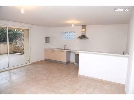 t3 78m2 terrasse + 2 parkings privés+clim