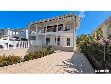 spacieux bas de villa la jaille