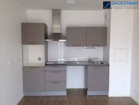 location appartement 2 pièces 47 m² à villecresnes (94440)  890 €