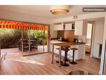 location meublée appartement 1 pièce 43 m² à theoule-sur-mer (06590)  980 €