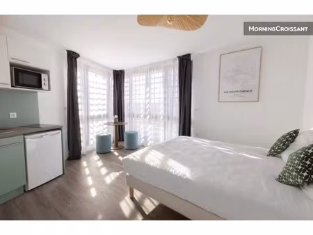 location meublée appartement 1 pièce 19 m² à aix-en-provence (13090)  1 200 €