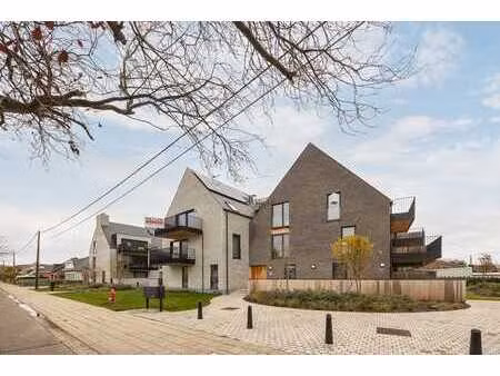 mooi nieuw 2-slkp appartement met berging en parking