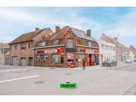 local commercial avec appartement spacieux et entrepôt à ve…