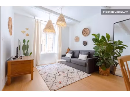 location meublée appartement 1 pièce 39 m² à la ciotat (13600)  1 600 €