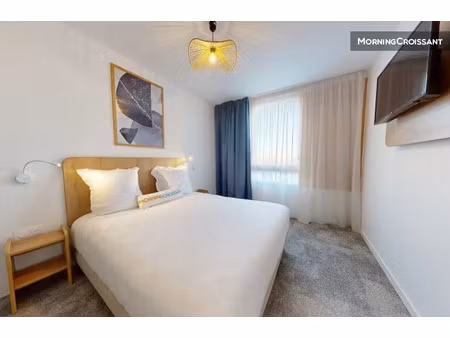 location meublée appartement 1 pièce 42 m² à villejuif (94800)  1 600 €