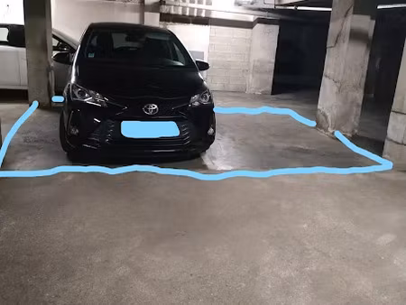 location parking 16 m² à antibes (06600)  101 €