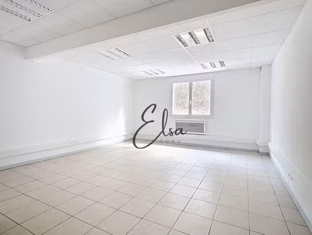 location locaux professionnels 19 m² à musièges (74270)  353 €