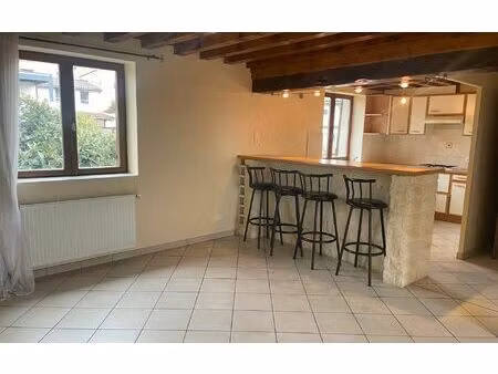 location appartement  78 m² t-3 à genay  850 €