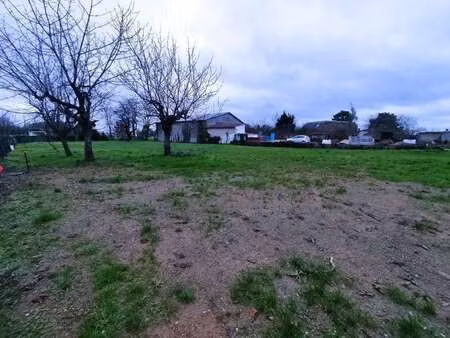 vente terrain à chavagnes-les-redoux (85390) : à vendre / 748m² chavagnes-les-redoux