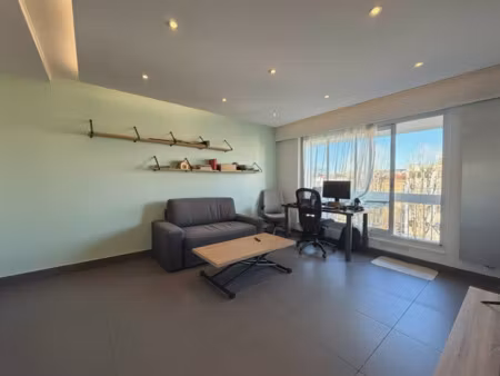 beau 2 pièce meublé avec balcon terrasse