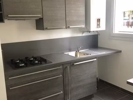 a louer brest recouvrance/capucins t2 neuf 48 m2+parking privé