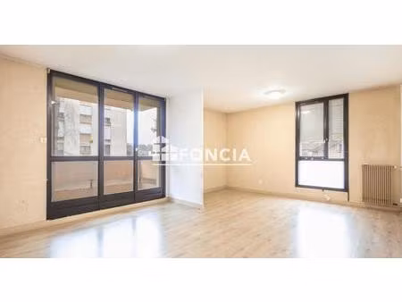 t5 avec balcon à rafraîchir dans copropriété prochainement rénovée aux frais du propriétai