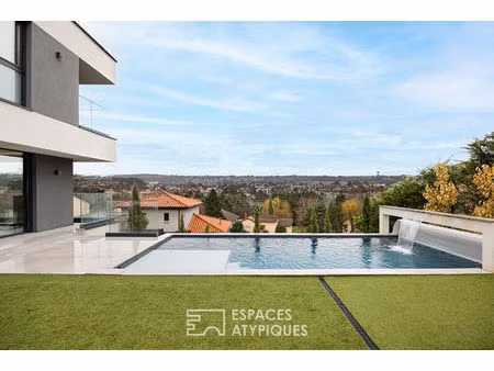 maison contemporaine d'architecte avec vue panoramique et piscine