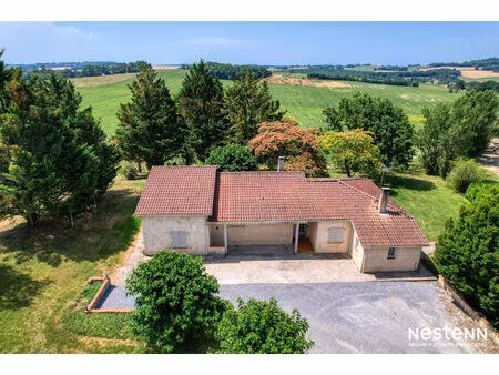 a la location maison de 200 m² sur une parcelle arborée de 3 500 m²