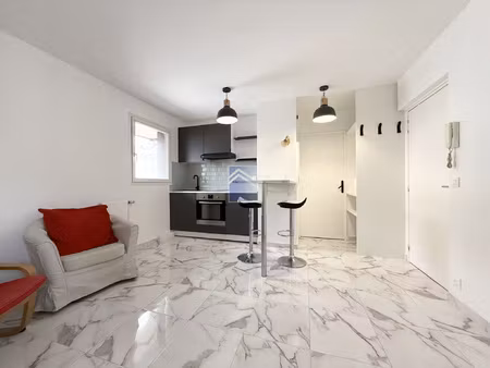 bécon-les-bruyères 2 pièces de 30 m2 - meublé refait à n