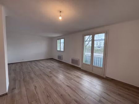 grand t2 a louer _ salon de provence